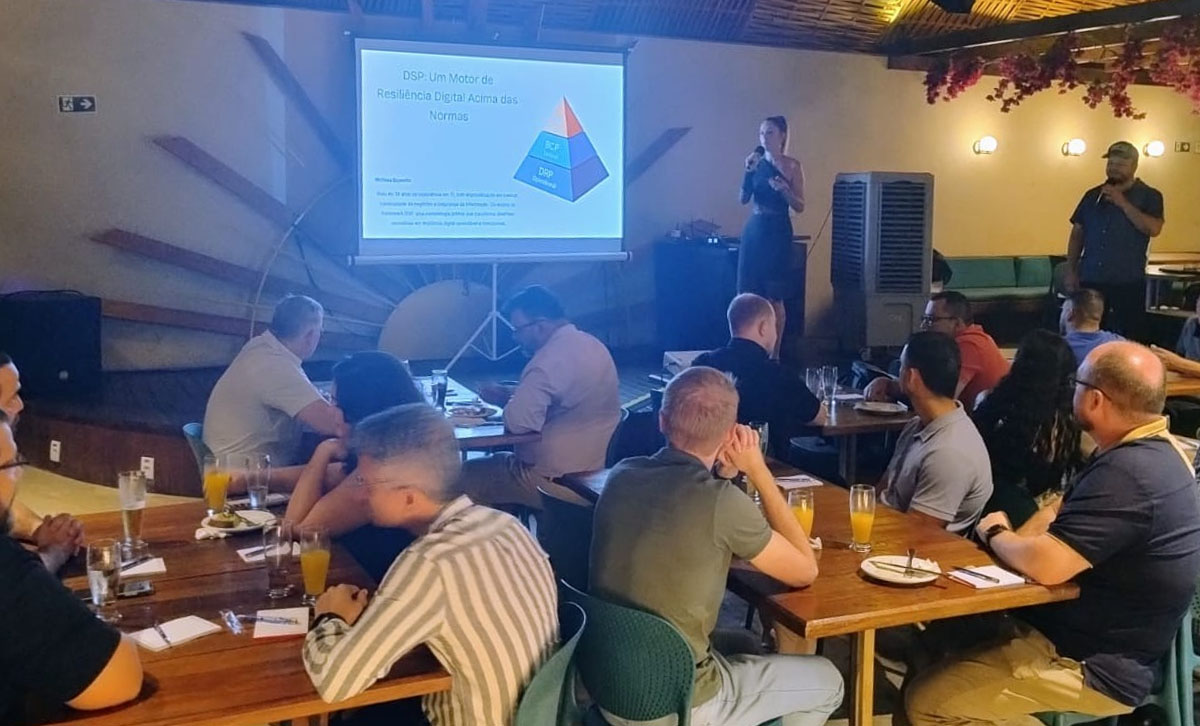 Melissa Esposito realiza palestra em Vitória (ES) para profissionais de TI